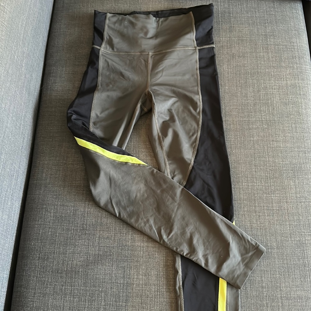 Athleta colorblock leggings. High rise performance fabric size XS